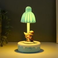 Сувенир пластик свет "Малыш дарит сердечко" МИКС 8х8х16 см