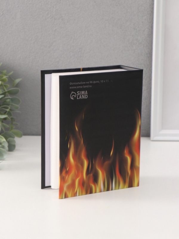 Фотоальбом на 96 фото 10х15 см "Лев и пламя" матовый с ламинацией 16,5х12х5,5 см