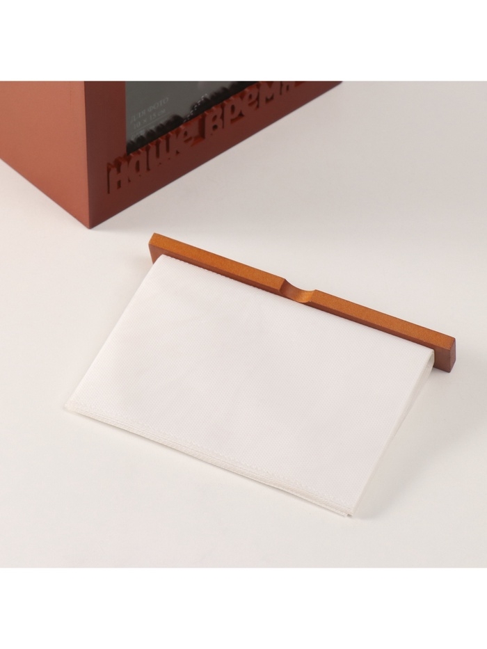 Фотоархив на 96 фото 10х15 см + рамка 10х15 см "Наше время" красное дерево 20х15х12 см