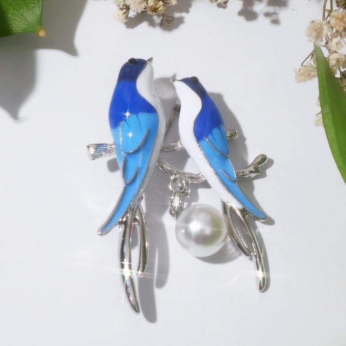 Брошь &laquo;Птицы&raquo; стрижи, цвет бело-синий в серебре