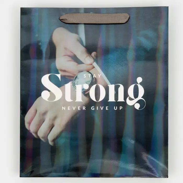 Пакет подарочный ламинированный, упаковка, &laquo;Никогда не сдавайся&raquo;, радужная голография, ML 23 х 27 х 11.5 см