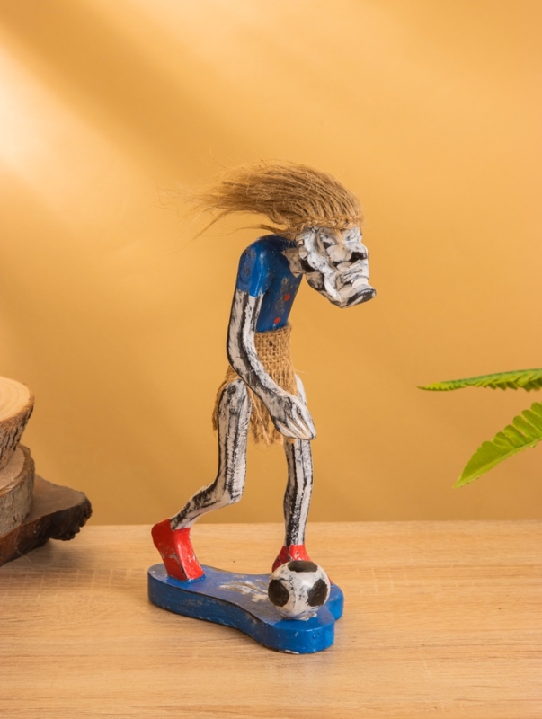 Сувенир &laquo;Абориген футболист&raquo;, 7&times;12&times;21 +/- см, дерево