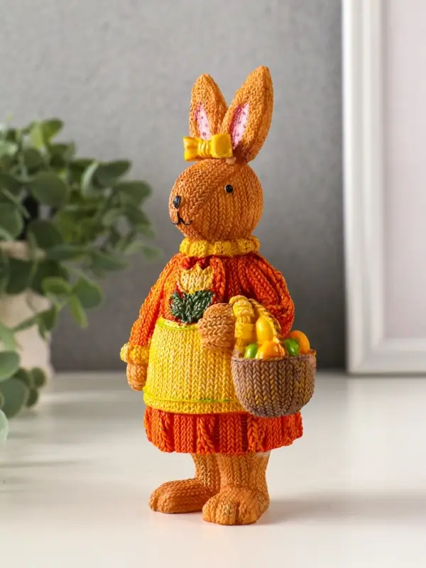 Сувенир полистоун "Зайка в вязанном платье с корзиной яиц" 5,5х8,2х16 см