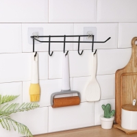 Держатель для кухонных принадлежностей настенный Доляна, 5 крючков, 28&times;8&times;8 см, цвет чёрный