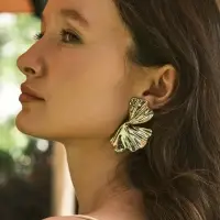 Серьги пластик &laquo;Лепестки&raquo; асимметрия, цвет золото