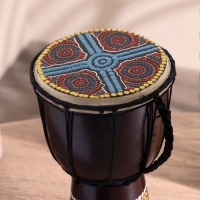Сувенирный музыкальный инструмент "Барабан Джембе Разноцветный" 13x13x24 см, МИКС