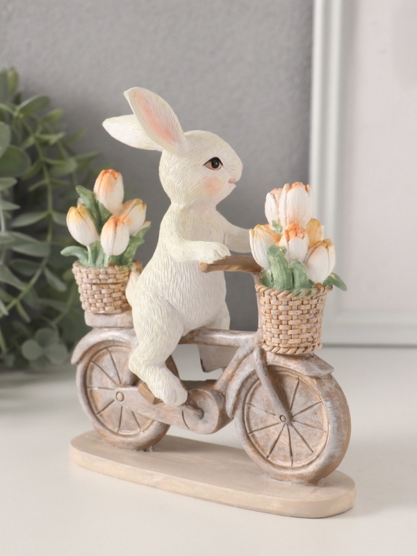 Сувенир полистоун "Белый кролик на велосипеде с тюльпанами в корзинах" 13,5х5,5х15,5 см