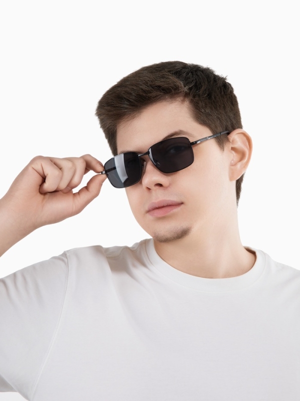 Очки солнцезащитные uv 400, дужка 13.5 см, ширина 12.8 см, линза 4.3 х 5.5 см