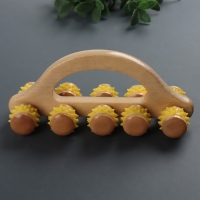 Массажёр с шипами &laquo;Гусеница&raquo;, 18 &times; 6 &times; 7 см, универсальный, с ручкой, 10 колёс, цвет МИКС