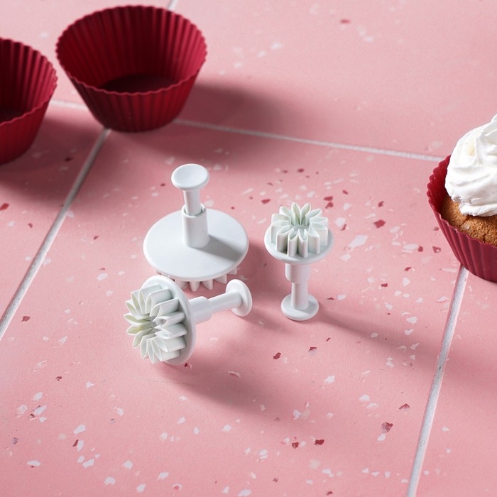 Набор плунжеров кондитерских Доляна &laquo;Герберы&raquo;, 3 шт, размеры цветков: 4,3 см, 4,8 см, 5,5 см