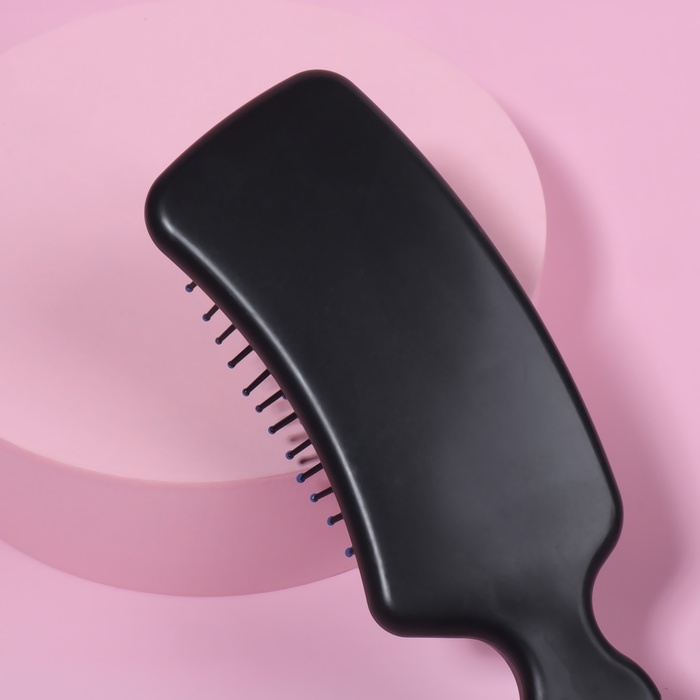 Расчёска массажная, прорезиненная ручка, 5 &times; 21 см, цвет МИКС