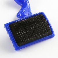 Щётка - пуходёрка большая с каплями, основание 84 х 58 мм, синяя