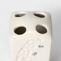 Набор аксессуаров для ванной комнаты Доляна &laquo;Цветочный барельеф&raquo;, 4 предмета (дозатор 270 мл, мыльница, 2 стакана 210 мл), цвет белый