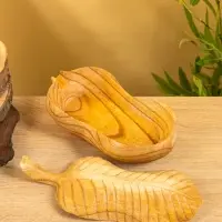 Конфетница "Лист" дерево Джампинис 26х13х8 см