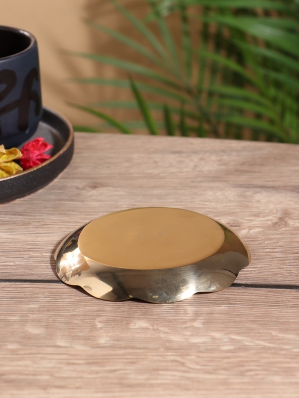 Подставка под мелочи "Цветок" латунь с перламутром 10х10х1,5 см