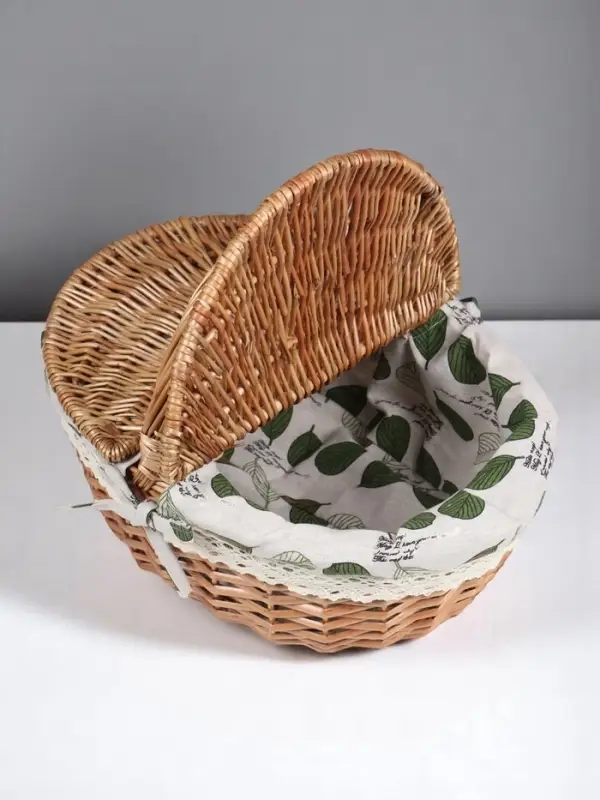 Плетёная корзина-лукошко, ткань внутри, 2 крышки, 35&times;28 см, высота 14.5 см, высота с ручкой 31 см, дно