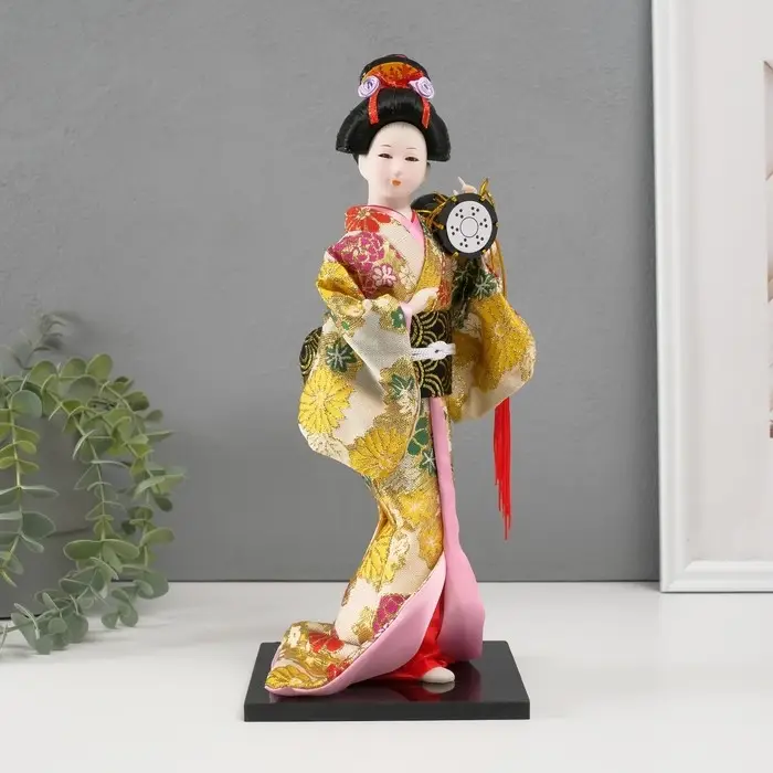 Кукла коллекционная "Гейша в шелковом кимоно с барабаном" 22,5 см