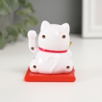 Маятник пластик "Белый Манэки-нэко с веером и монеткой" 5х5х5 см