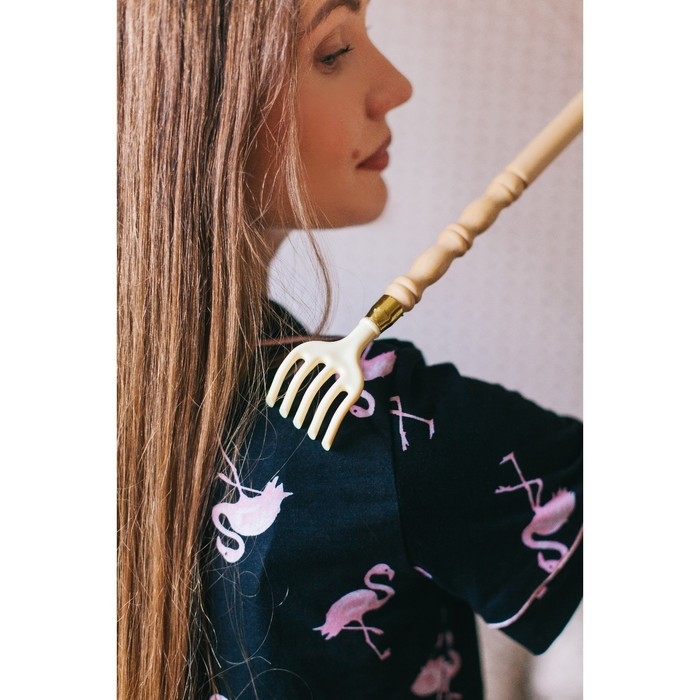 Массажёр - чесалка, универсальный, деревянный, 44,5 &times; 4,2 &times; 2,5 см, цвет бежевый