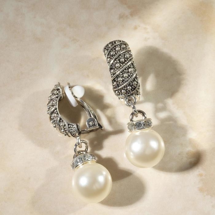 Клипсы «Грейс» диагональ бусин, цвет белый в чернёном серебре Клипсы «Грейс» диагональ бусин, цвет белый в чернёном серебре