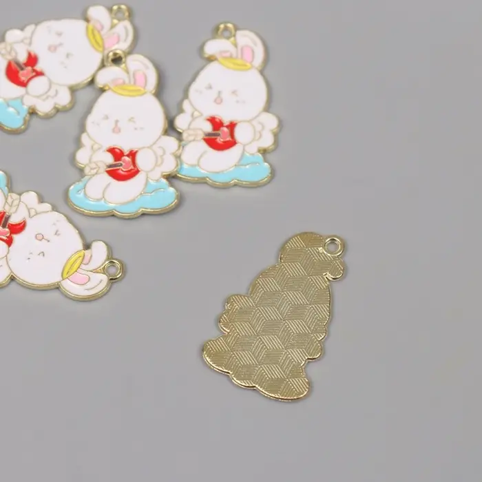 Декор для творчества металл, эмаль "Зайчик со стрелой в сердце" 2,8х1,8 см