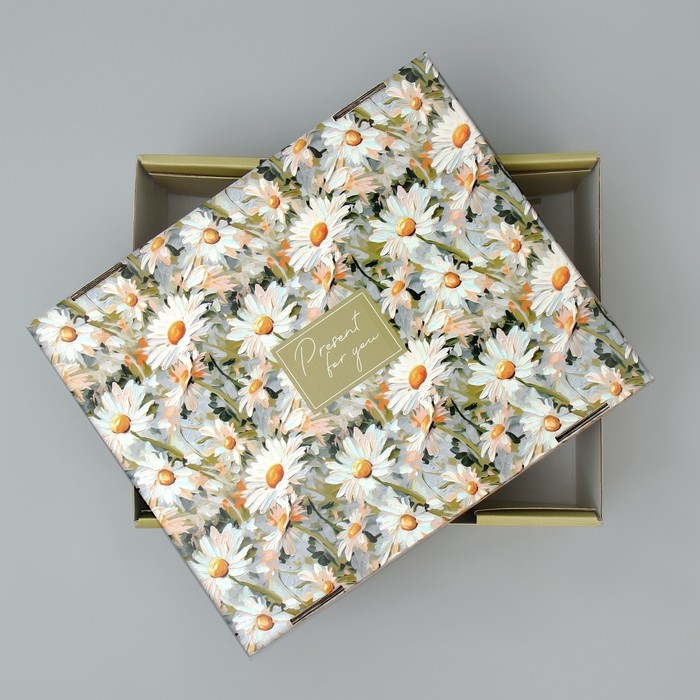 Коробка подарочная складная, упаковка, &laquo;Ромашки&raquo;, 31 х 25.5 х 16 см
