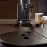 Рожковая кофеварка с помпой 20 бар PCM 2001AE Adore Crema