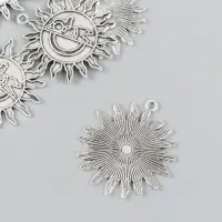 Металлический элемент, декоративная подвеска &laquo;Арт Узор. Солнце и космонавт&raquo;, серебро, 3&times;3.3 см