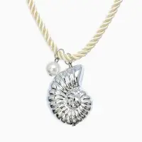 Кулон на жгуте текстильном "Ракушка", цвет бело-серебристый