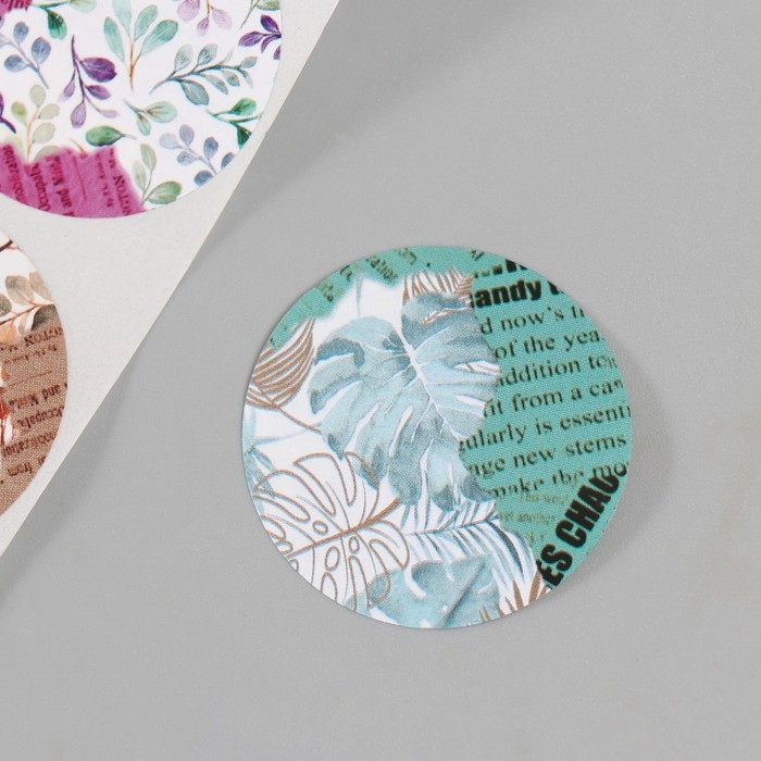 Наклейка бумага Наклейка бумага "Листья и журналы" d=3,8 см 252 шт в рулоне