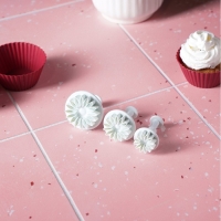 Набор плунжеров кондитерских Доляна &laquo;Герберы&raquo;, 3 шт, размеры цветков: 4,3 см, 4,8 см, 5,5 см