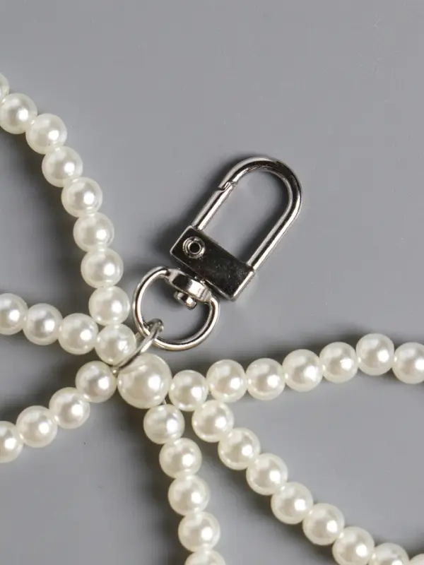 Брелок на карабине "Жемчужный бант" бусины d=0,8 см 9,5х11х1,6 см