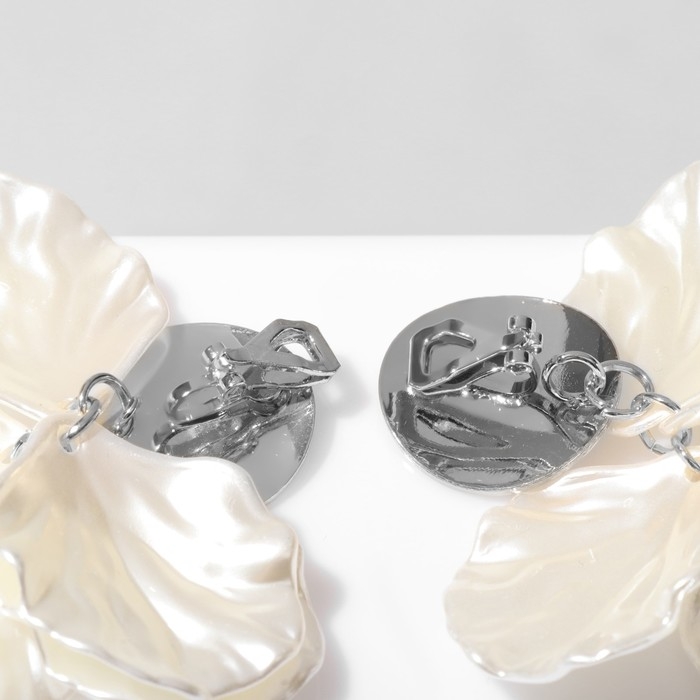 Клипсы &laquo;Ветерок&raquo;, цвет белый в серебре