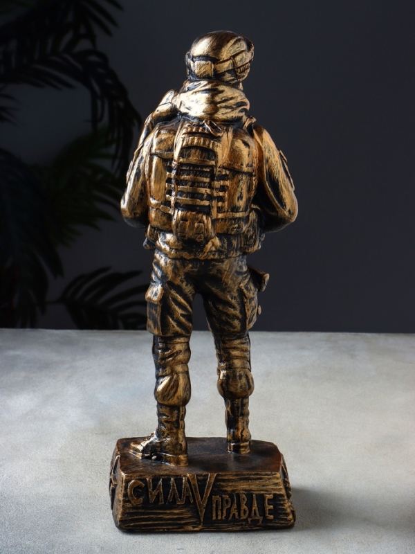 Фигура СВО "Солдат с ребенком на руках" 34х13х11 см