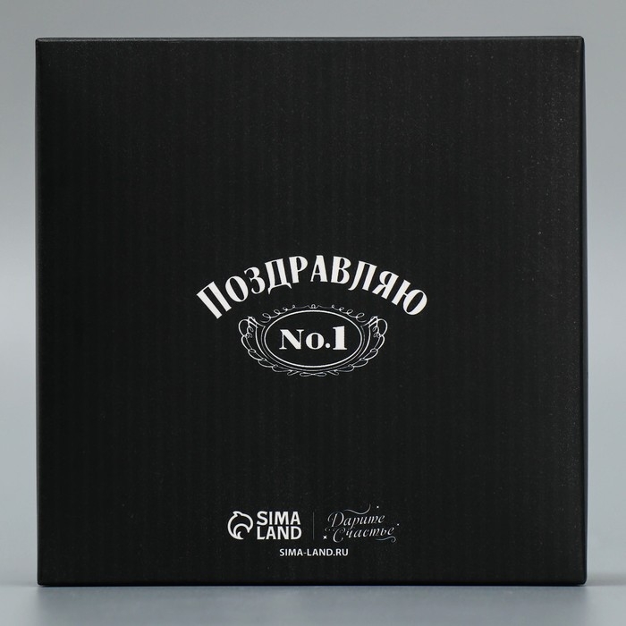 Коробка для конфет, кондитерская упаковка, 4 ячейки, &laquo;Настоящему мужчине&raquo;, 10.5 х 10.5 х 3.5 см