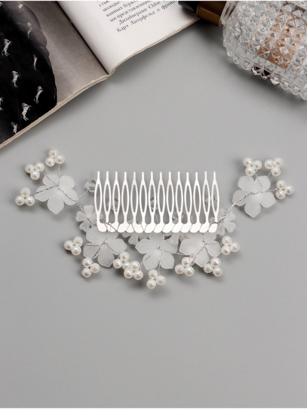 Гребень для волос "Эмилия" цветник бусинки, 13х6 см, белый