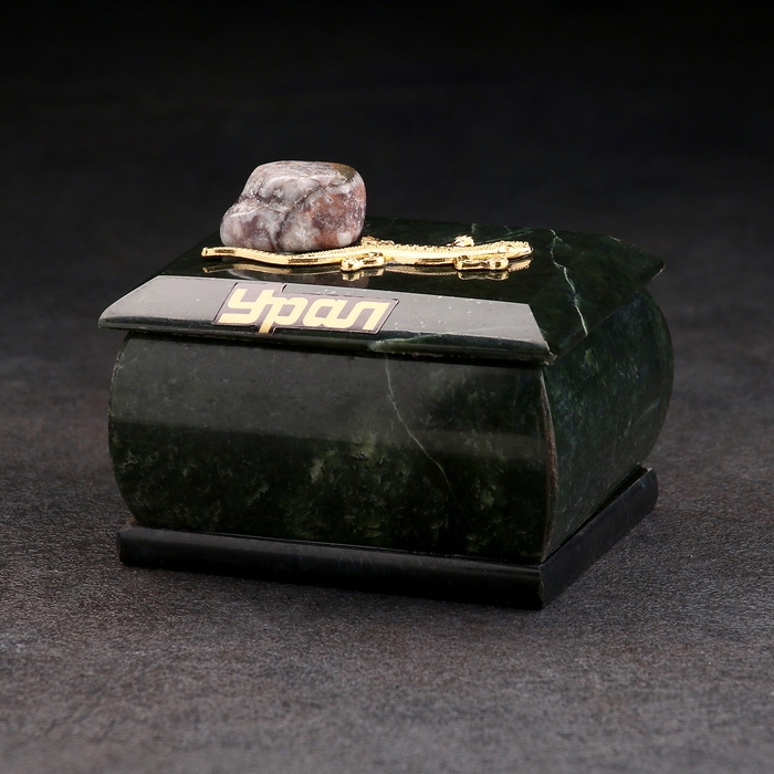 Шкатулка "Урал" прямоугольная, змеевик, с декоративным камнем, 7,5х5,5х5,5 см