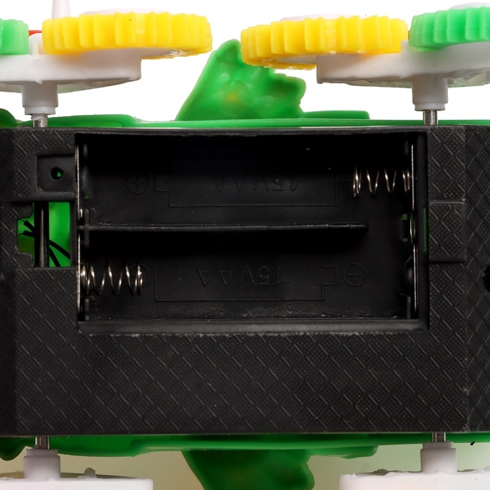 Машинка-перевёртыш &laquo;Крокодил&raquo;, работает от батареек, цвет зеленый