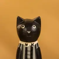 Сувенир дерево "Чёрная кошка в зелёном платье" 6х4х13 см