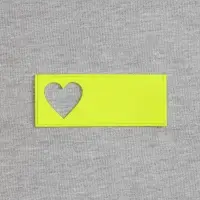 Лейбл из ПВХ с вырубкой &laquo;Сердце&raquo;, желтый неон