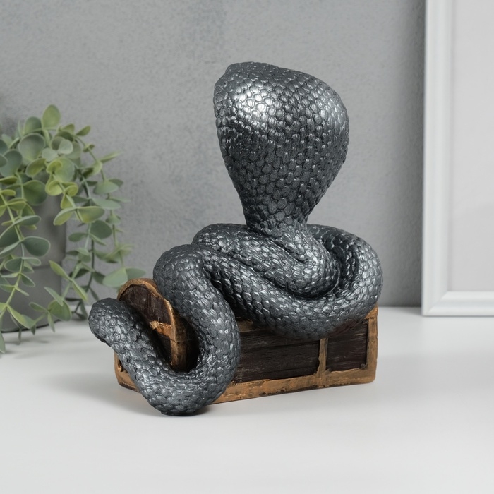 Новогодняя копилка "Кобра на сундуке "  20 х 17 х 12 см, серебристый