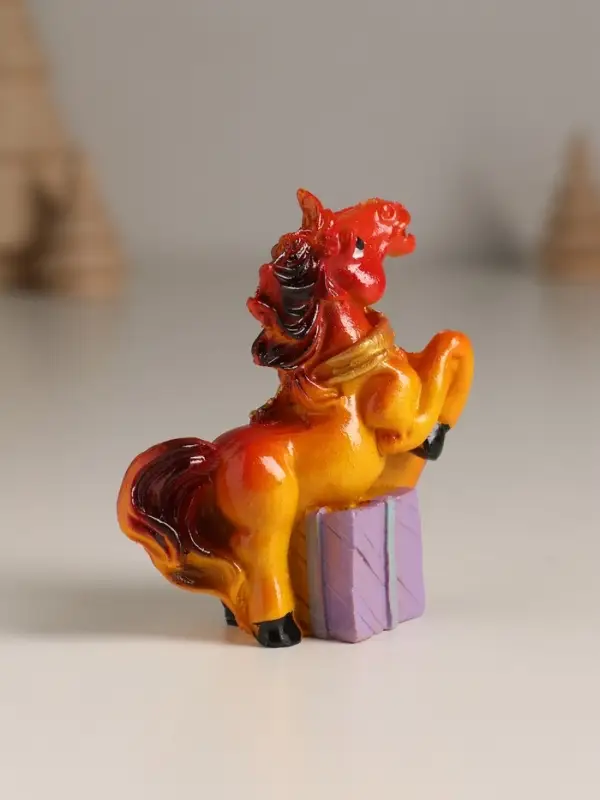 Сувенир полистоун "Новогодняя лошадка в шарфике" МИКС 6х2,5х6,8 см