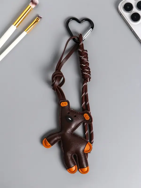 Брелок на карабине кожзам, текстиль "Медведь" бурый, с узлом 27х8,8х1,5 см