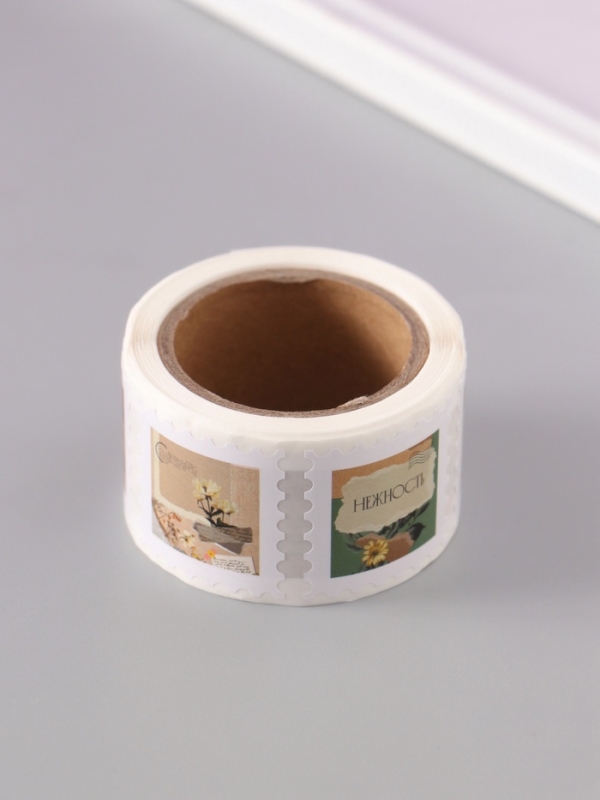 Наклейка бумага "Марки. Коллаж цветочный" 3х3 см 200 шт в рулоне