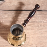 Турка с деревянной ручкой, латунь, 9&times;23&times;10 см