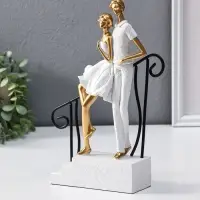 Сувенир полистоун "Парочка стоит у перил" бело-золотой 5,5х20х26,5 см