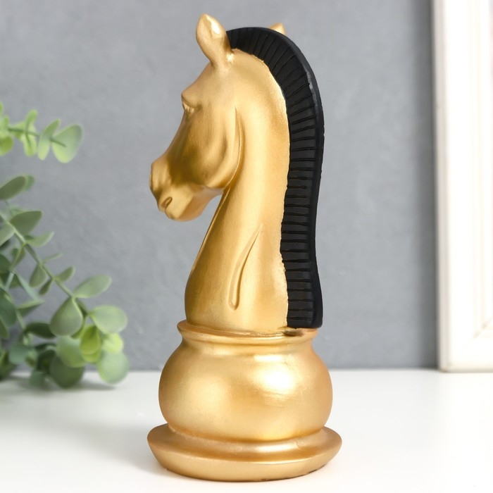 Сувенир полистоун "Шахматная фигура. Конь" золотой с чёрной гривой 19,5х10х8 см