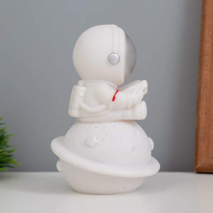 Светильник "Космонавт с книгой на сатурне" 2Вт LED LR44 5х8х13см