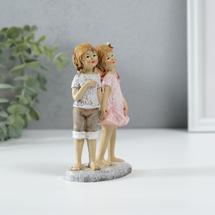 Сувенир полистоун "Мальчик с девочкой - дружба" 7,5х4,5х13 см