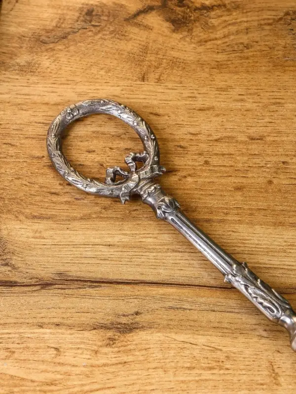 Ложка для обуви &laquo;Венок с бантиком&raquo;, латунь, 31 см